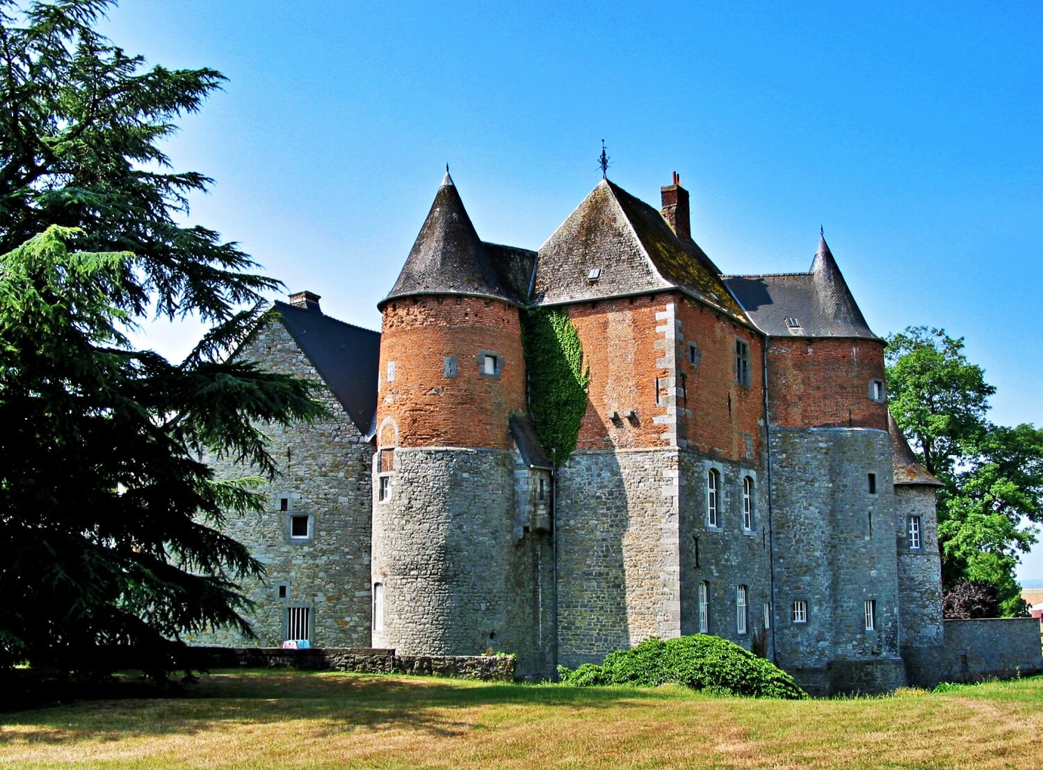 Fosteau Castle
