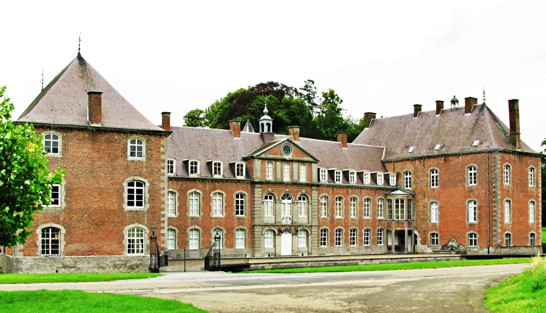 Franc-Waret Castle
