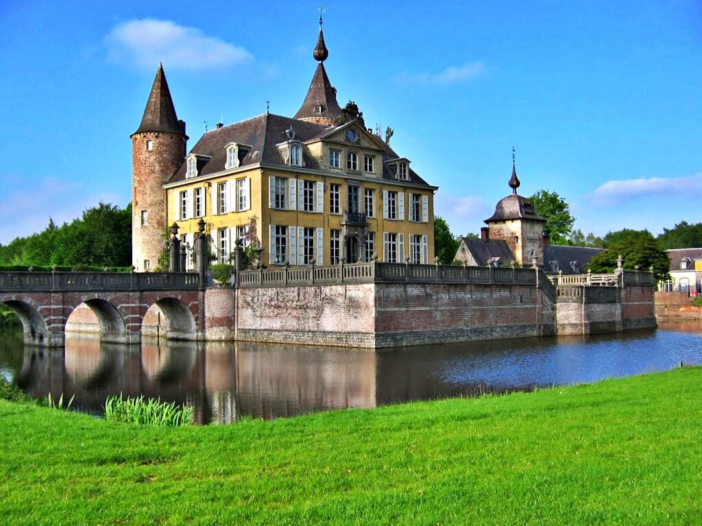 Gravenwezel Castle
