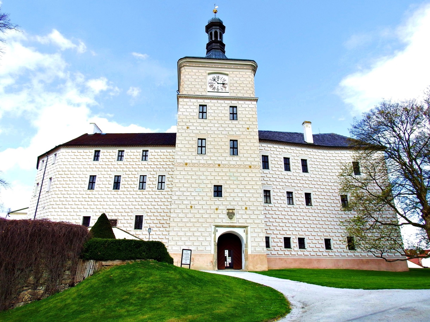 Březnice Chateau