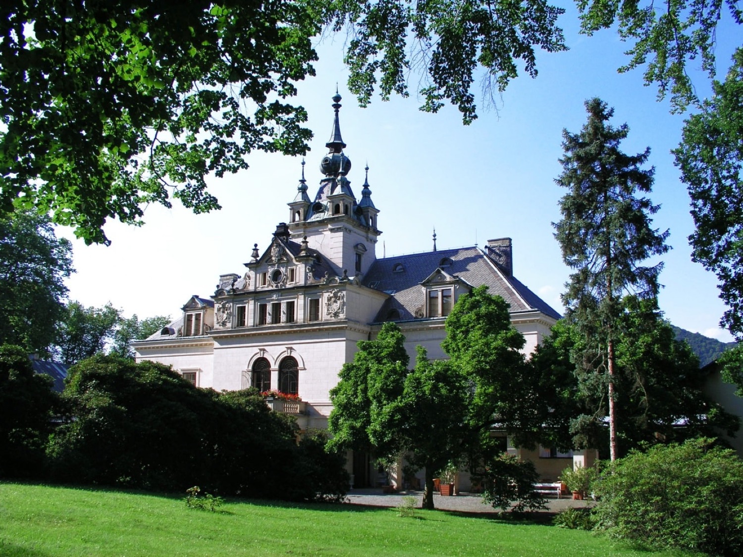 Velké Březno Chateau