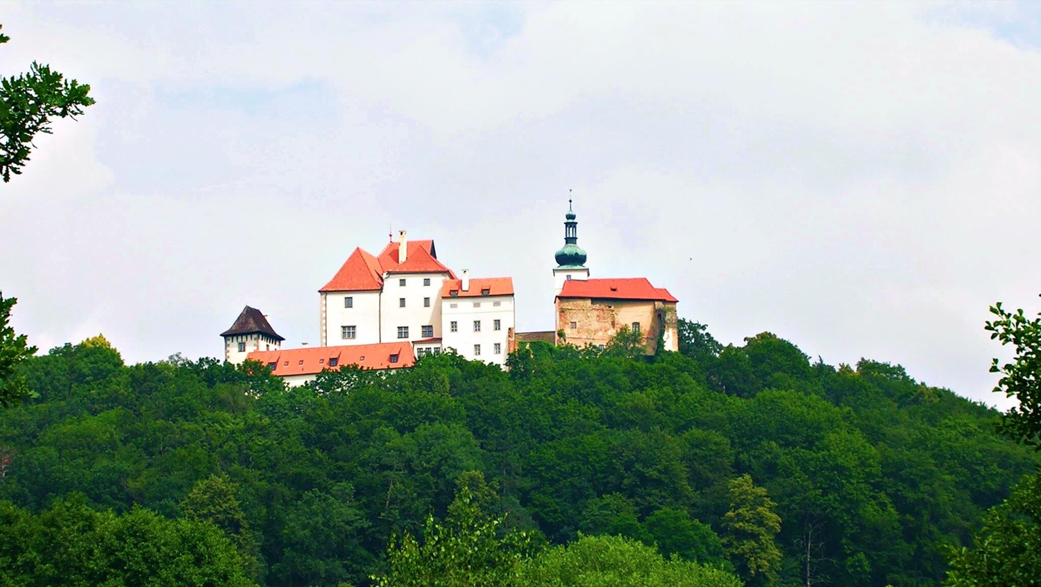 Vysoký Chlumec Castle