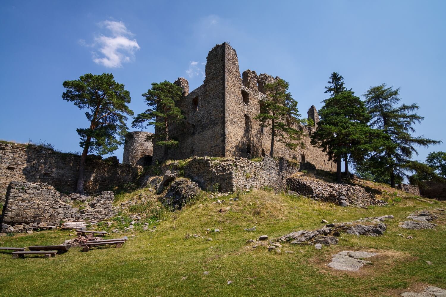 Hausberk Castle