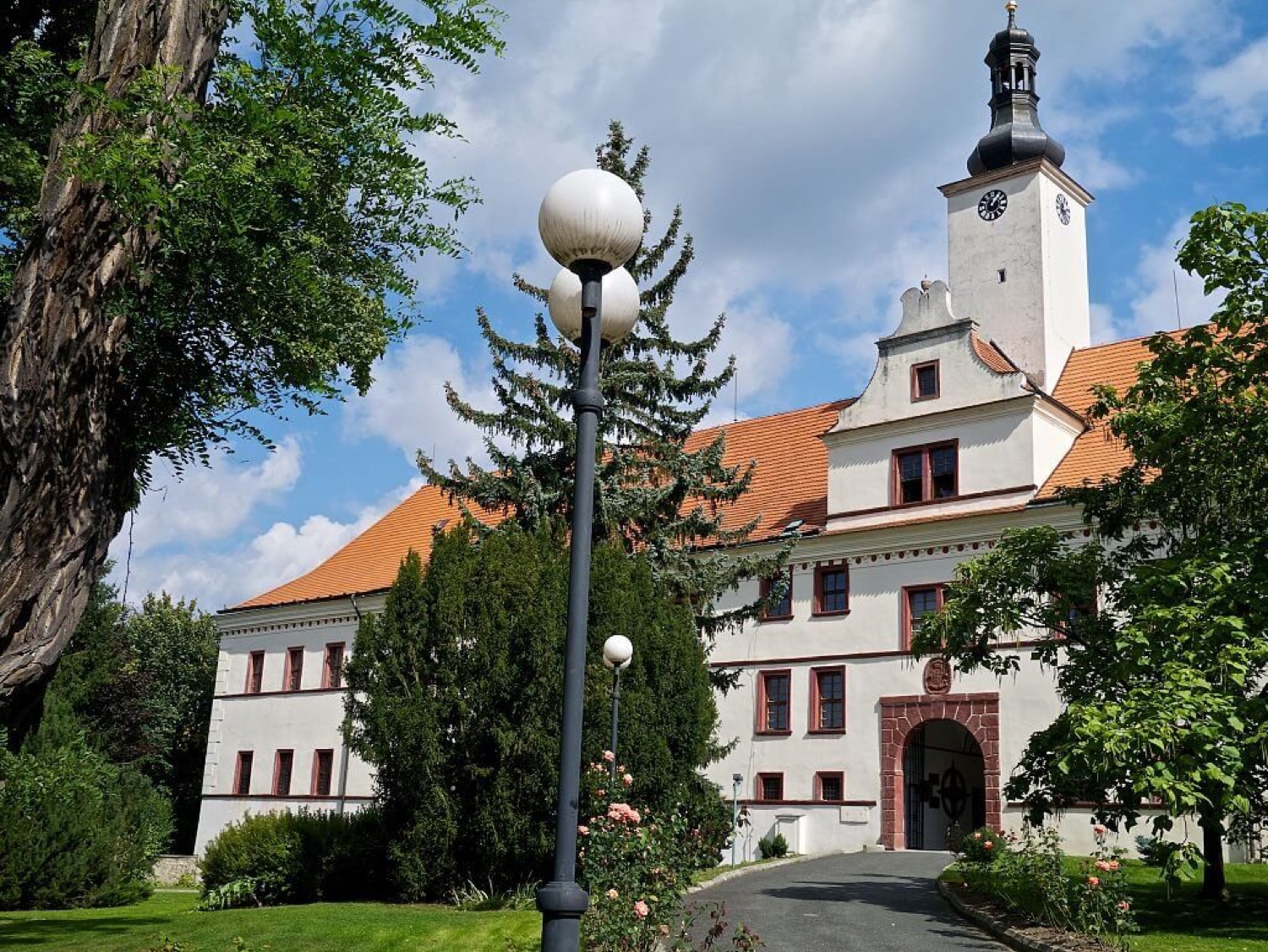 Komorní Hrádek Chateau