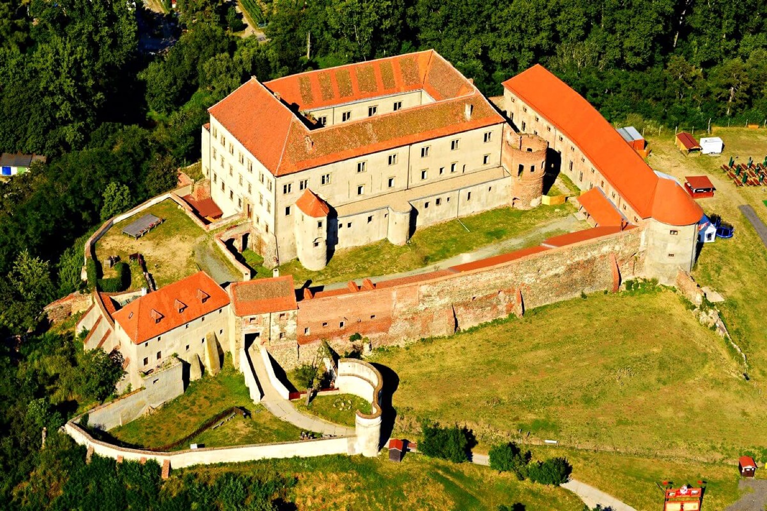 Dolní Kounice Chateau