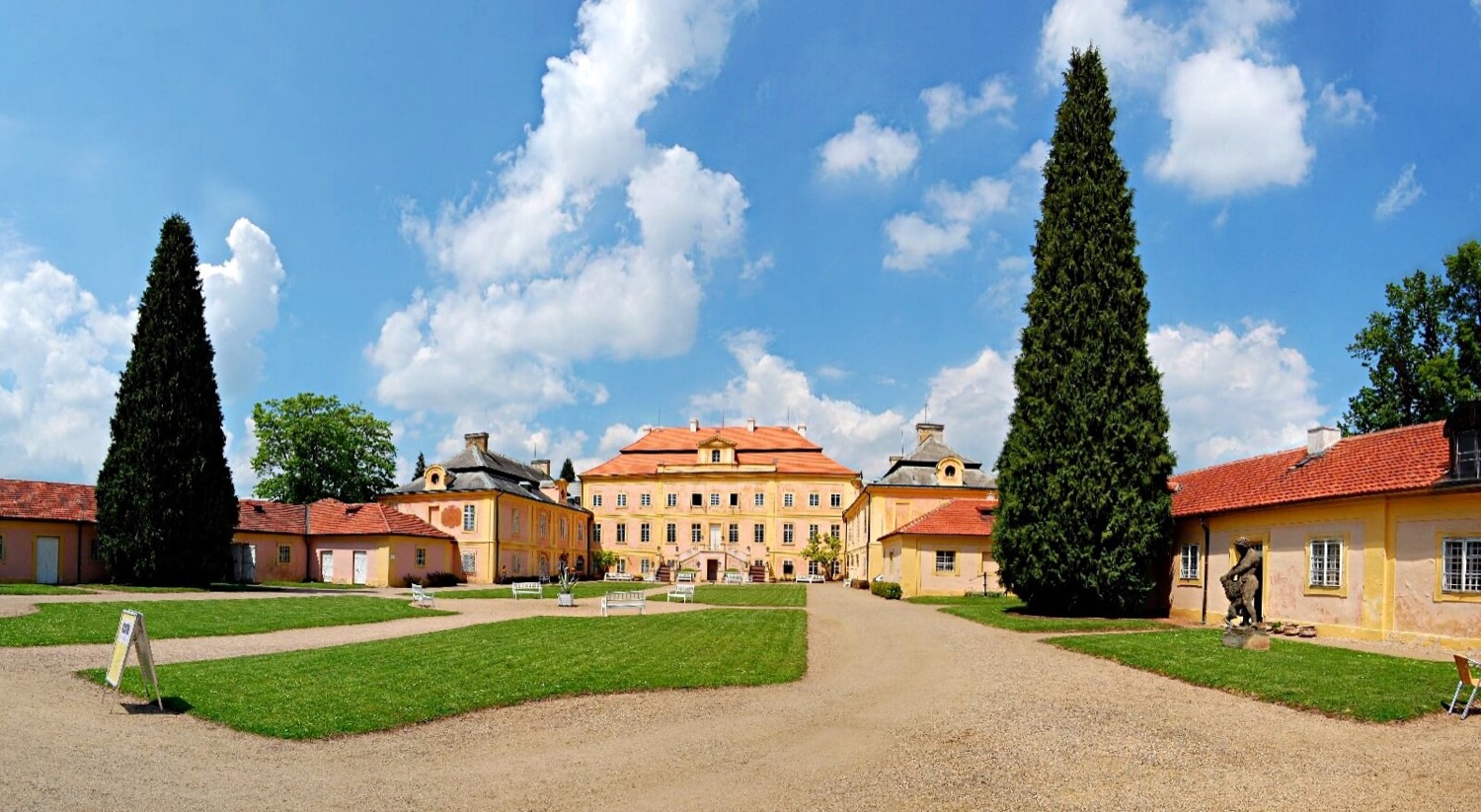 Krásný Dvůr Castle