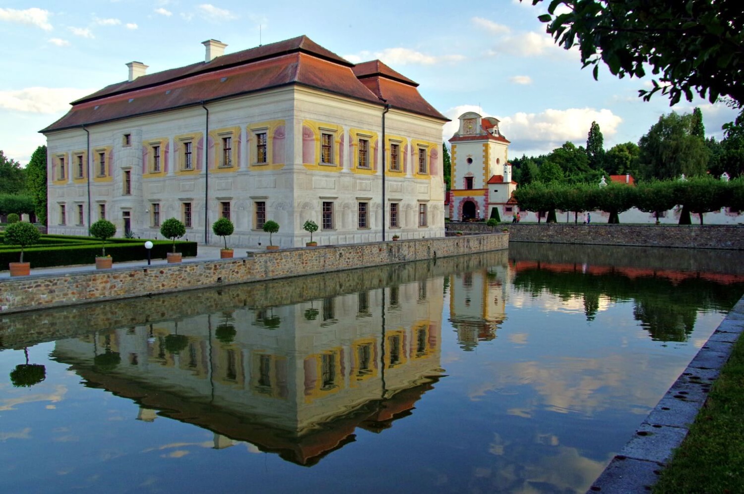 Kratochvíle Chateau