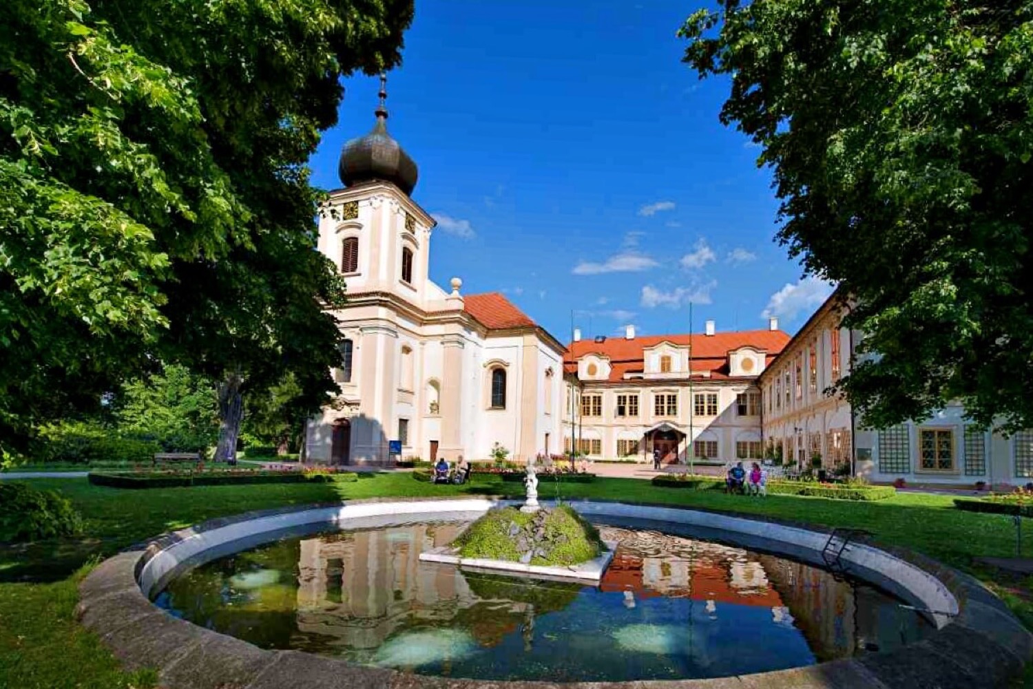 Loučeň Chateau