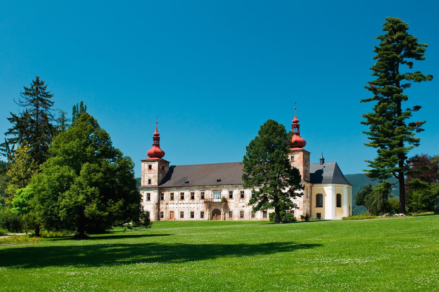 Loučná nad Desnou Chateau