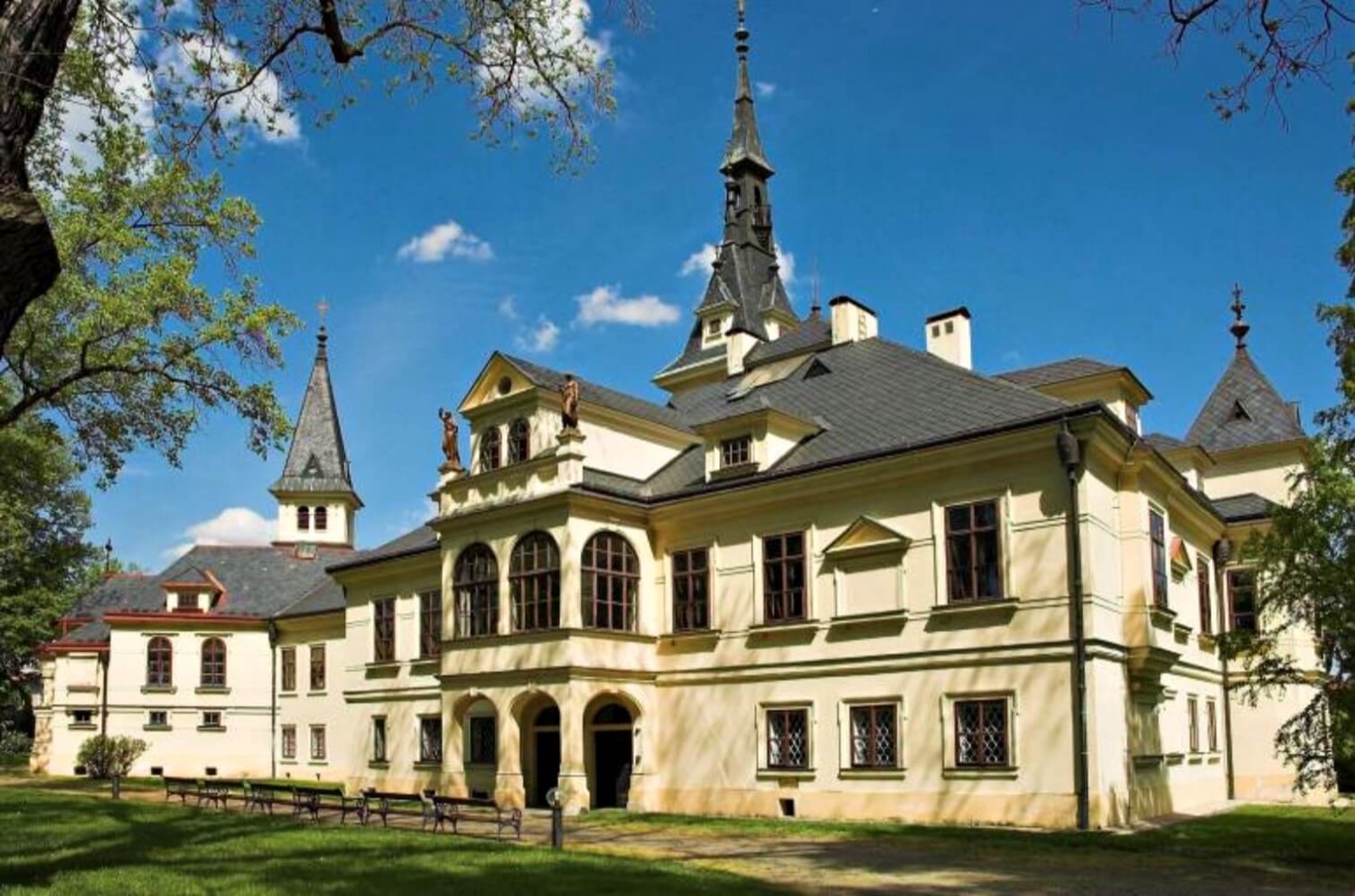 Lužany Chateau