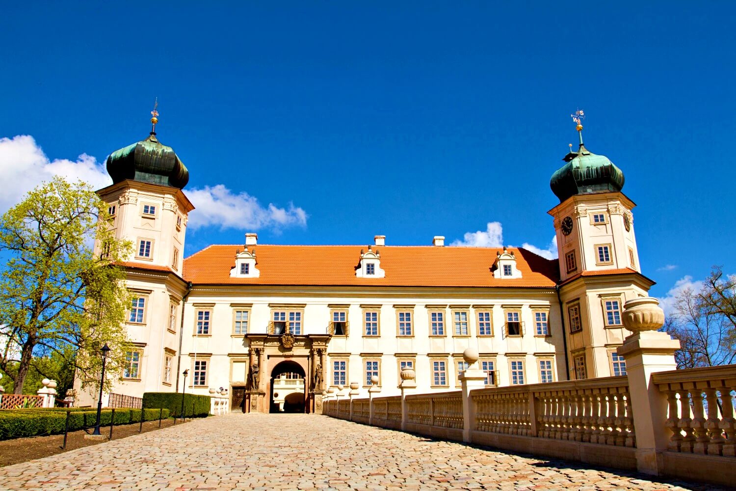 Mníšek pod Brdy Chateau