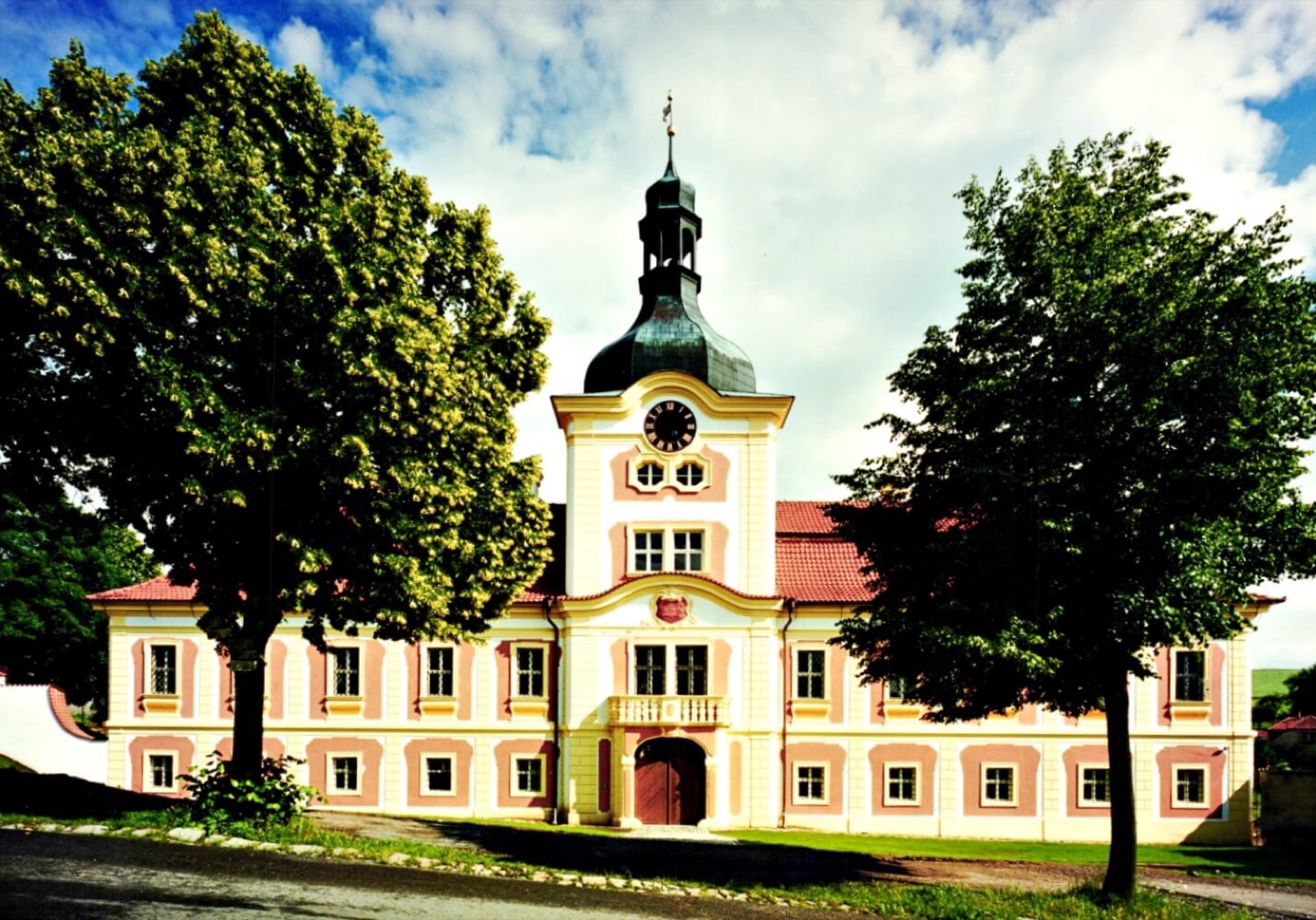 Nebílovy Chateau