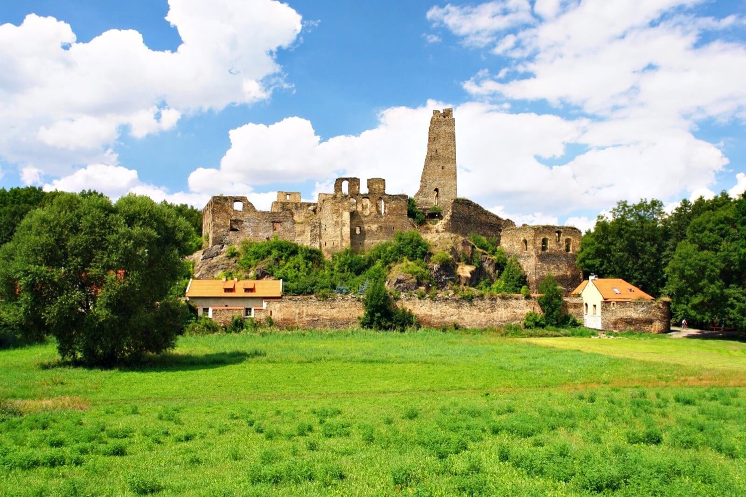 Okoř Castle