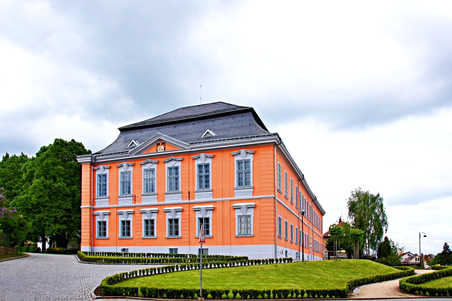 Lomnice nad Popelkou Chateau