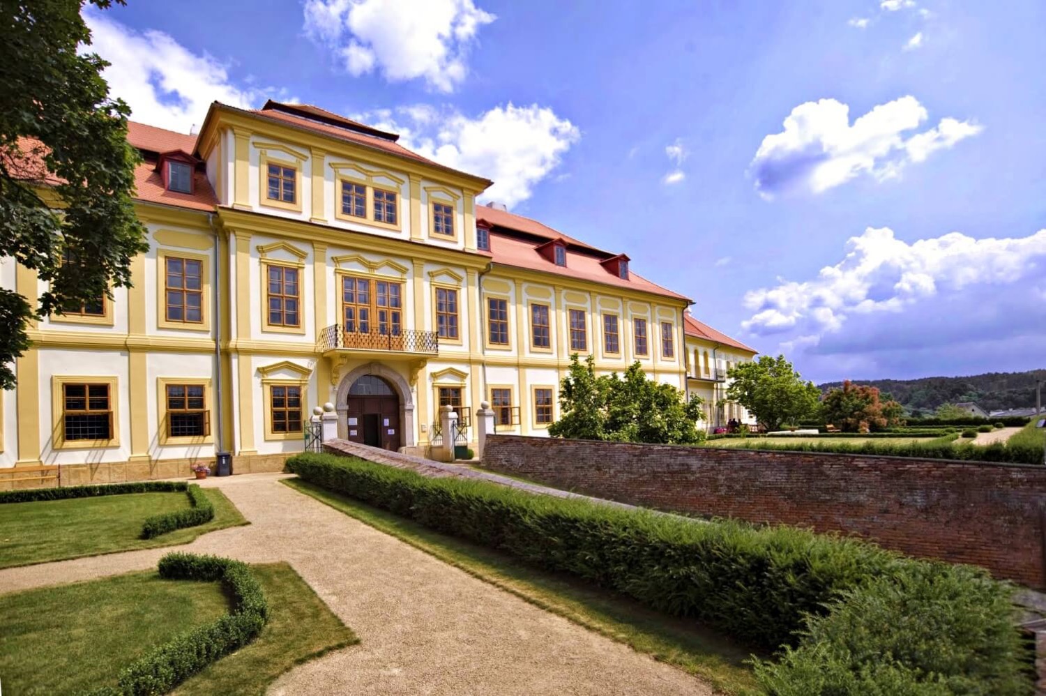 Svojšín Chateau