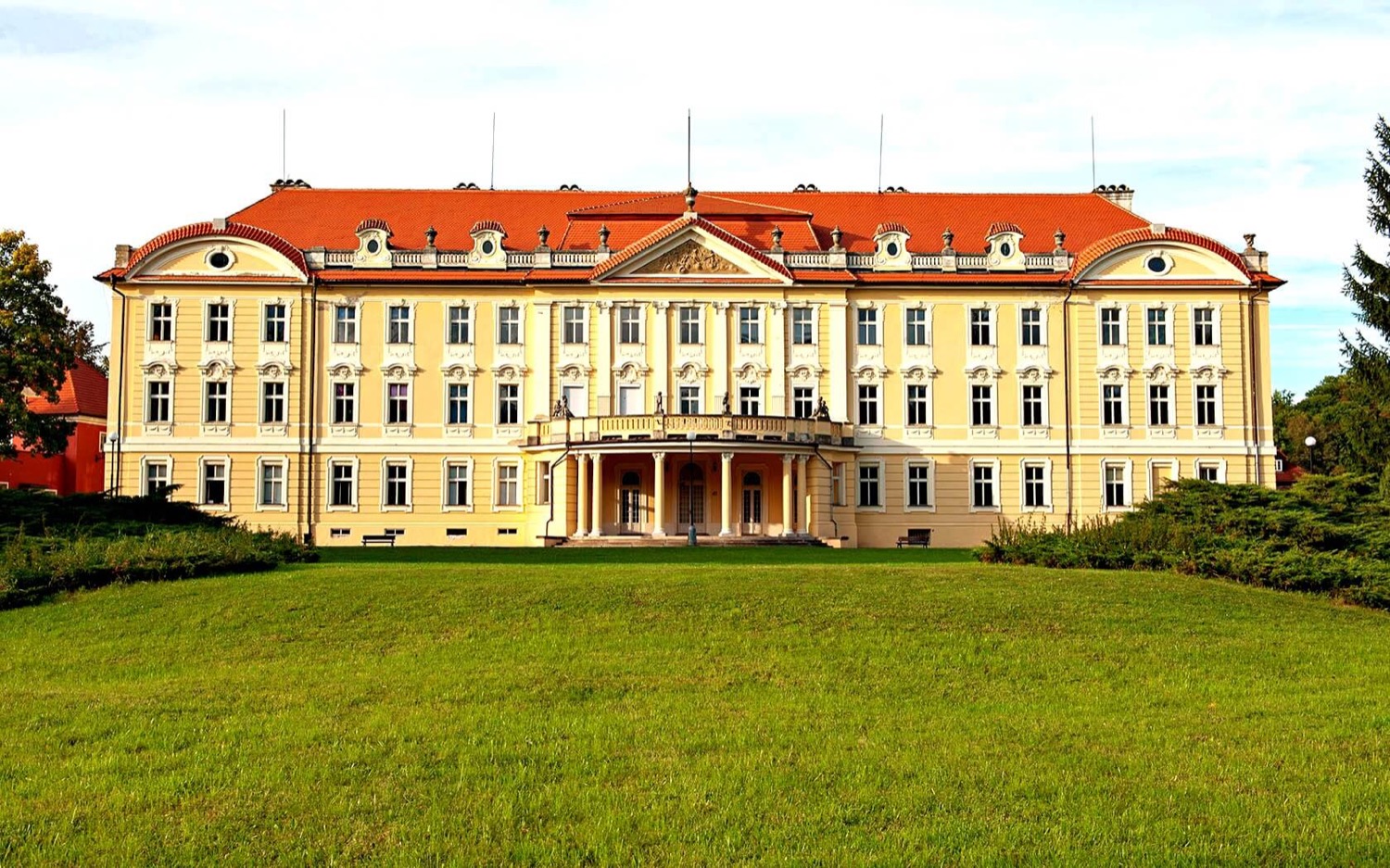 Tloskov Chateau