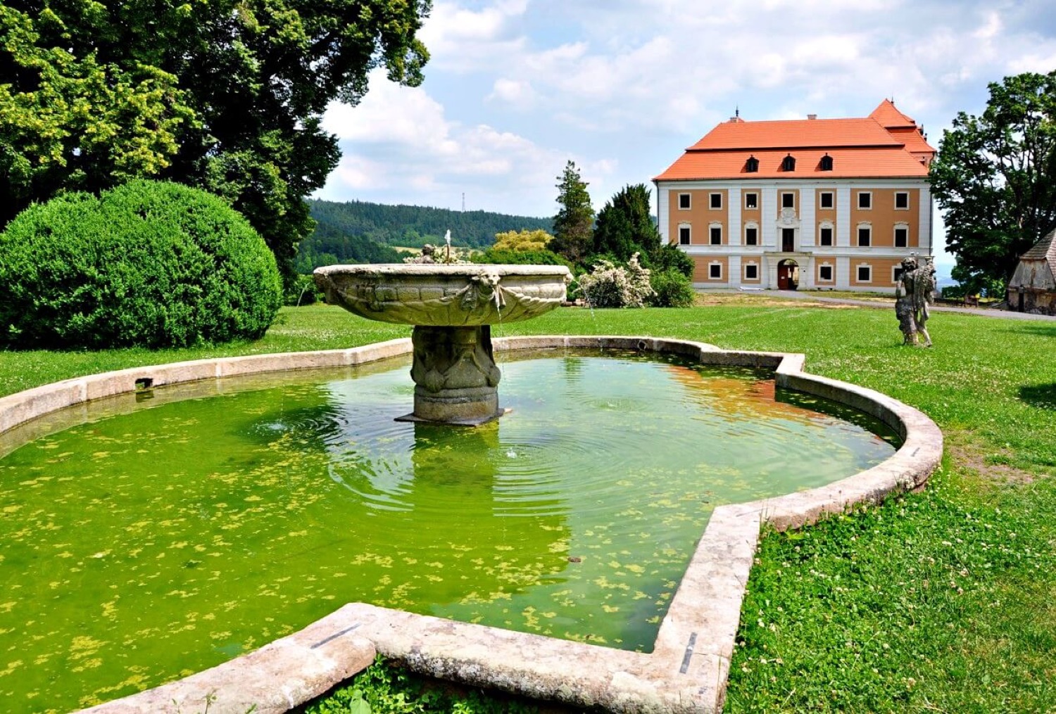 Valeč Chateau