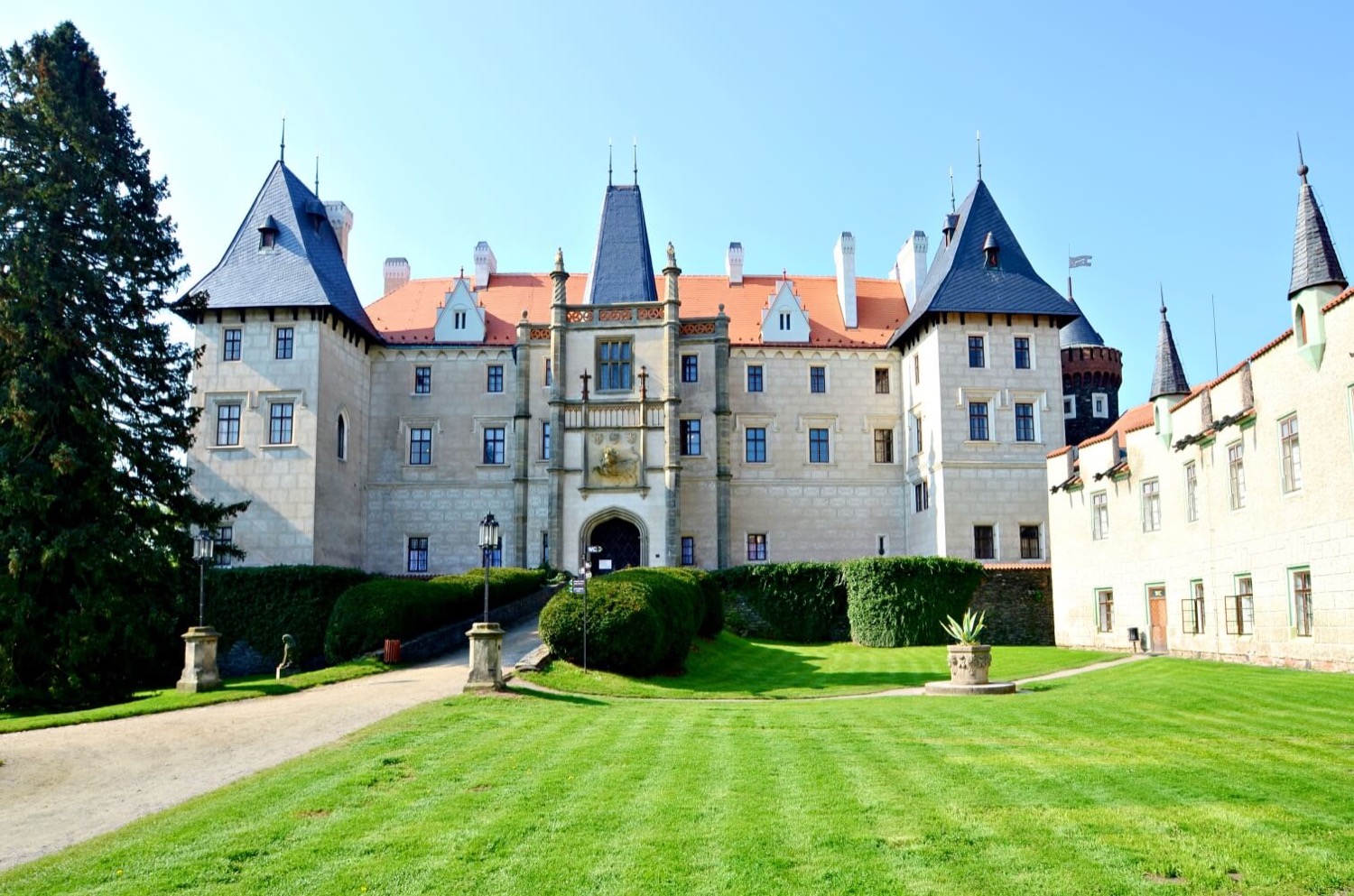 Žleby Chateau