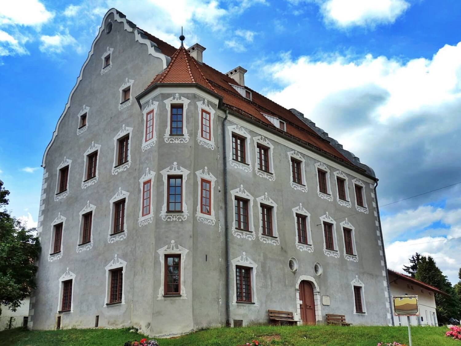 Ballmertshofen Castle