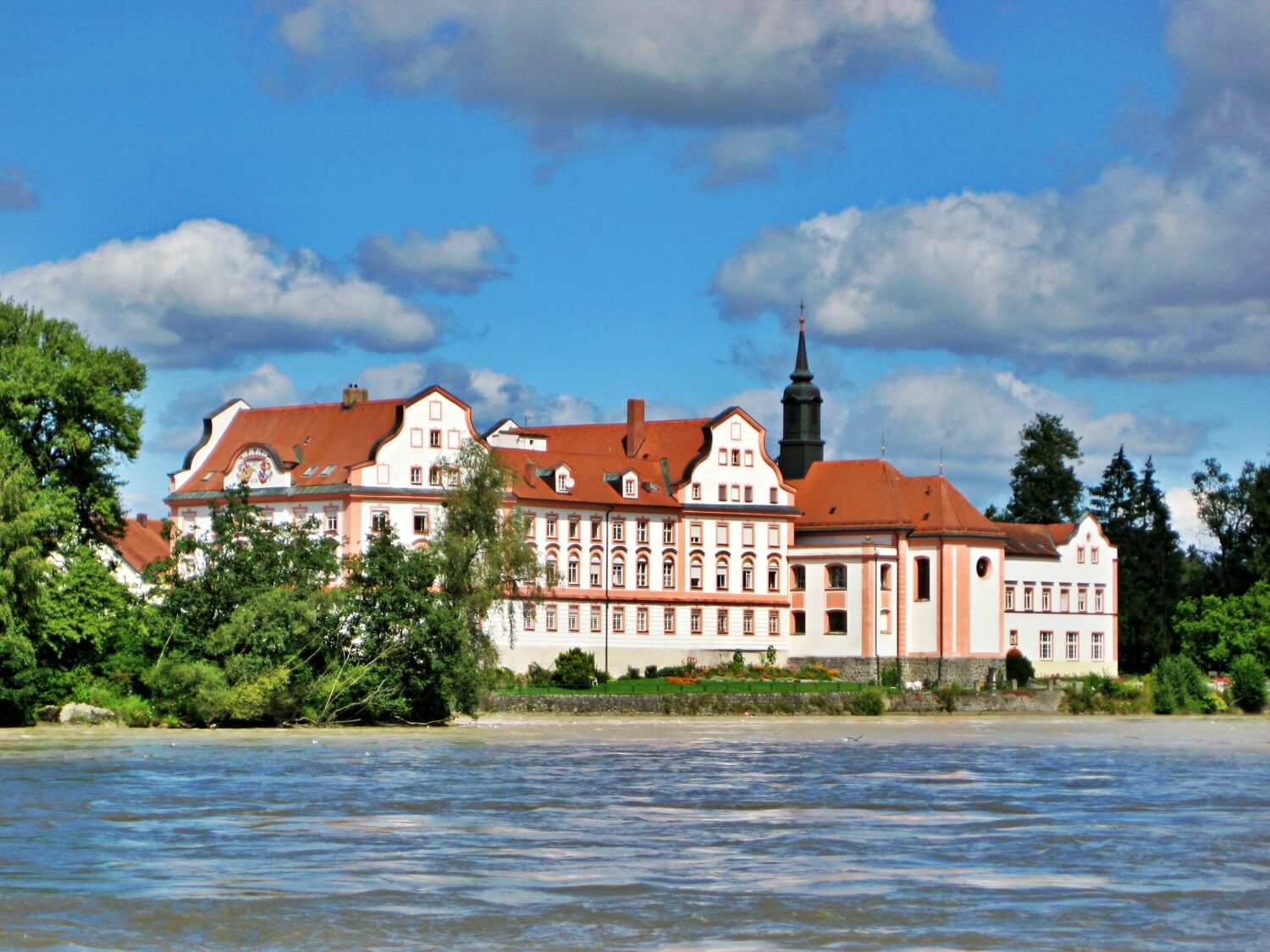 Schloss Neuhaus am Inn