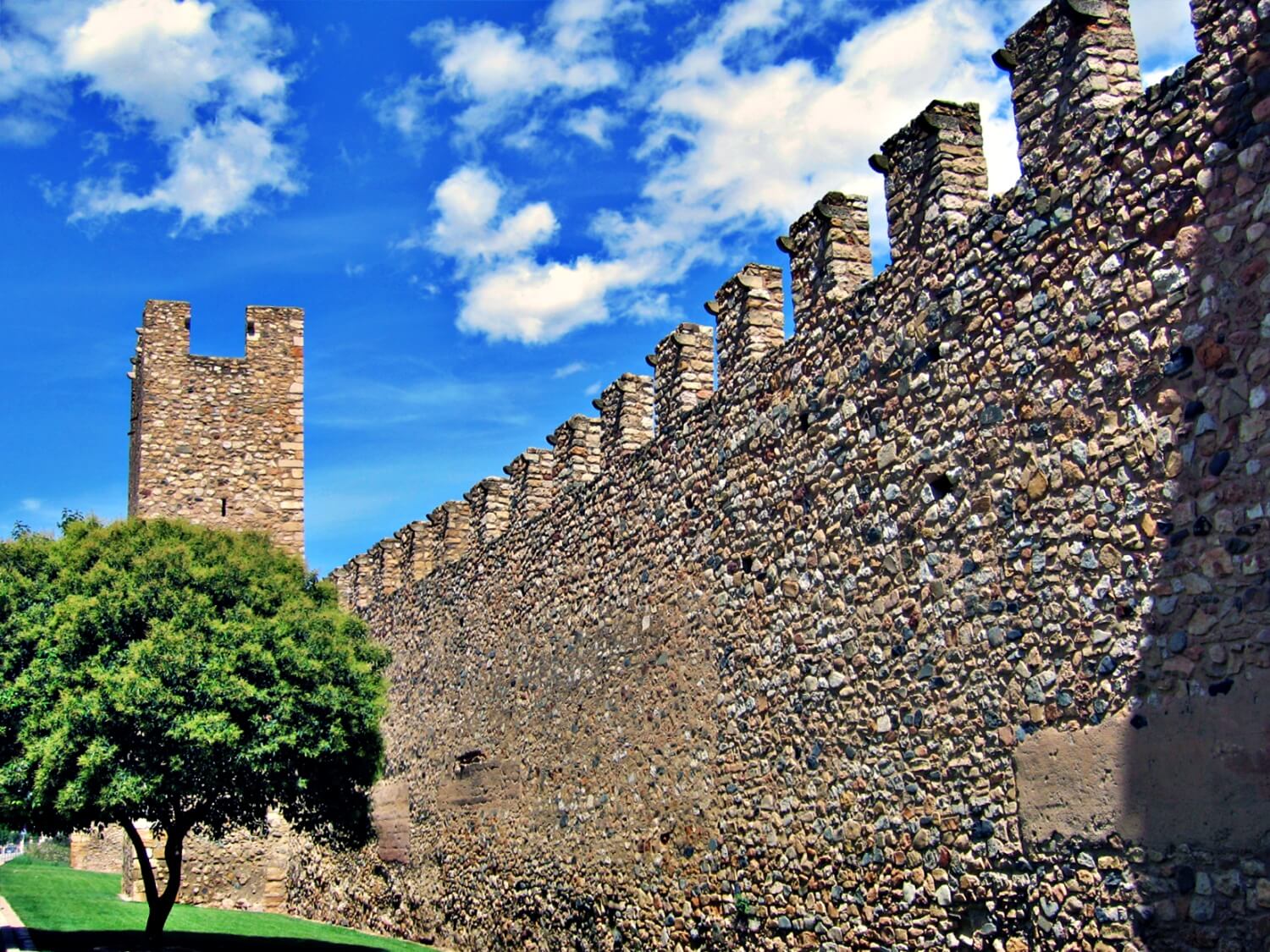 Walls of Montblanch