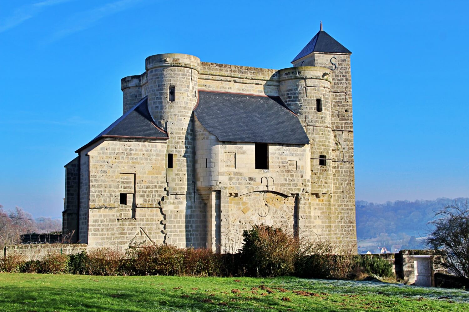Château de Pernant