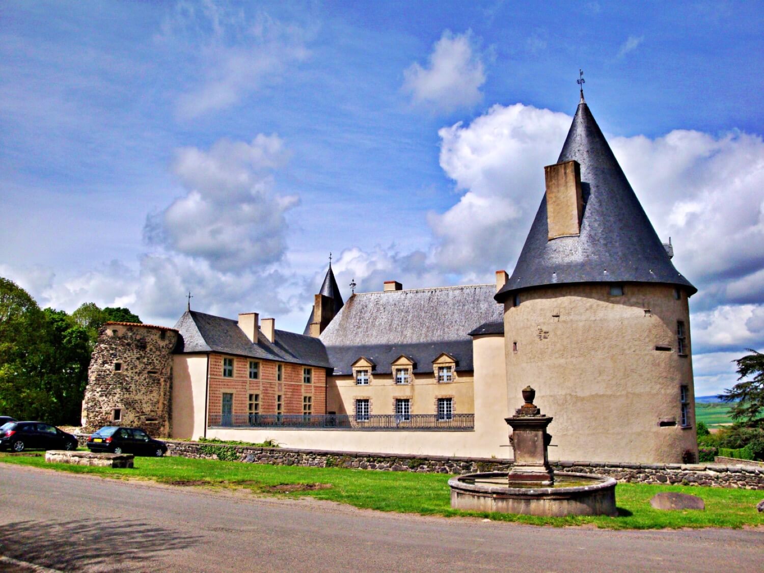 Château de Villeneuve-Lembron