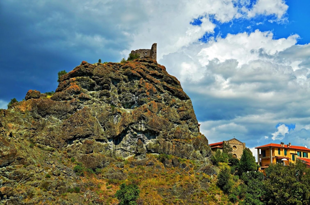 Castello di Pietramogolana