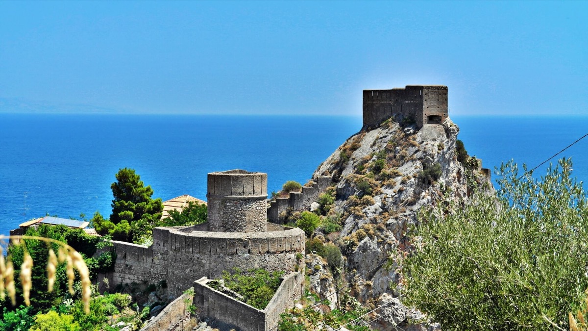 Sant'Alessio Castle