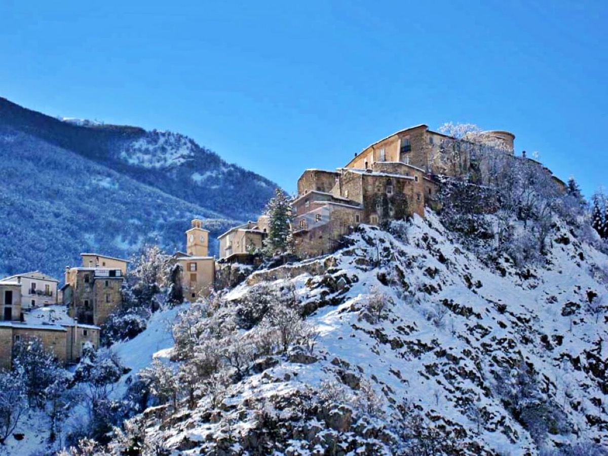 Rocca di Villalago
