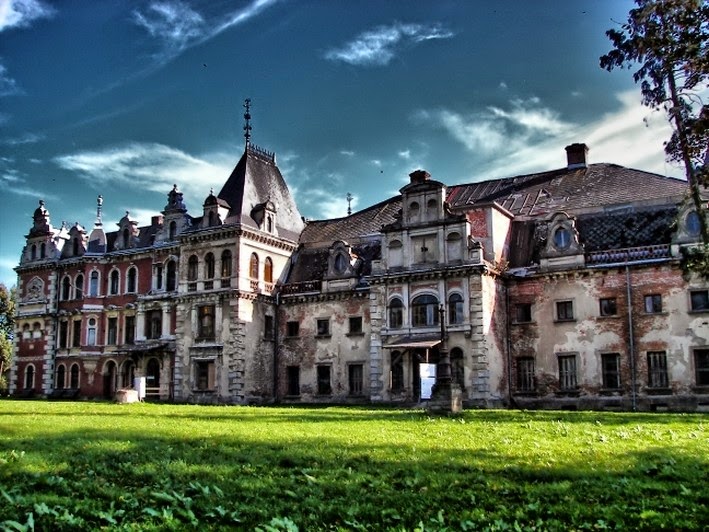 Palace in Krowiarki