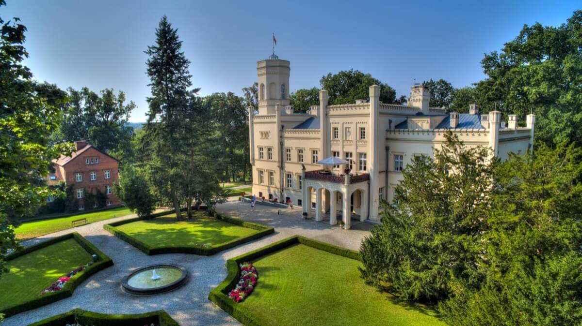 Palace in Mierzęcin