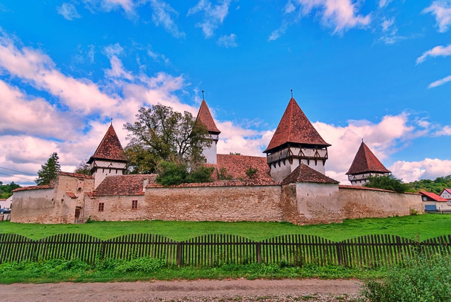 Cincșor fortified church