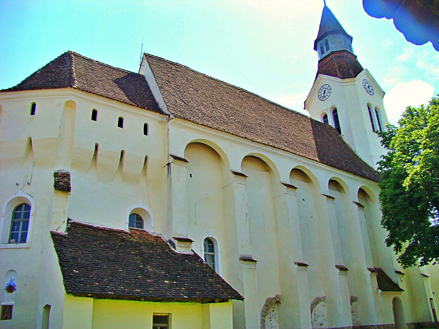 Buneşti fortified church