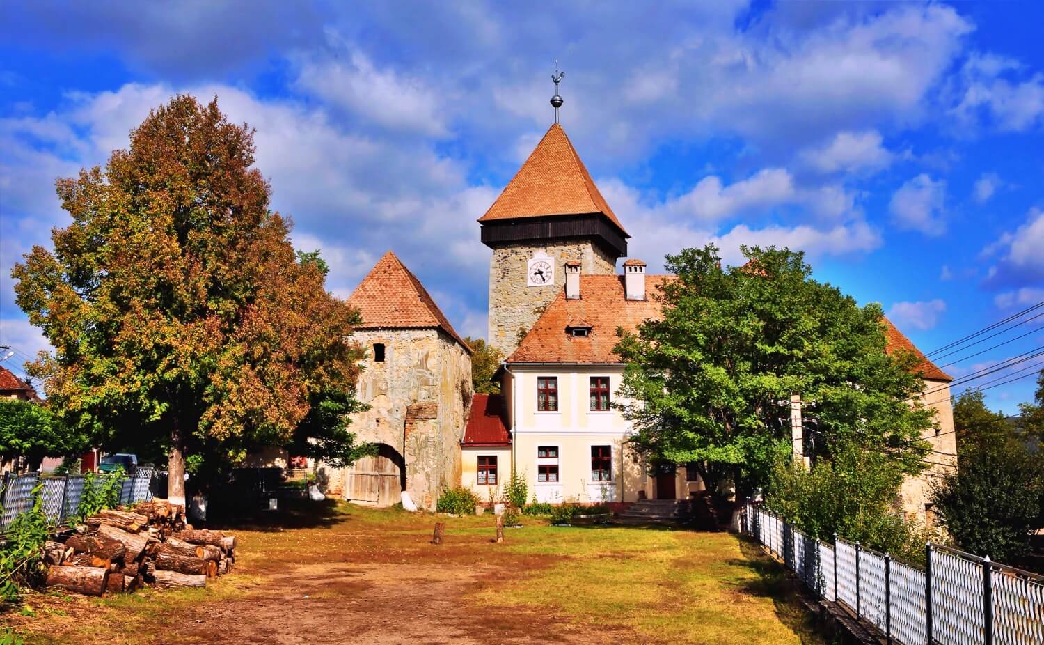Drăuşeni fortified church