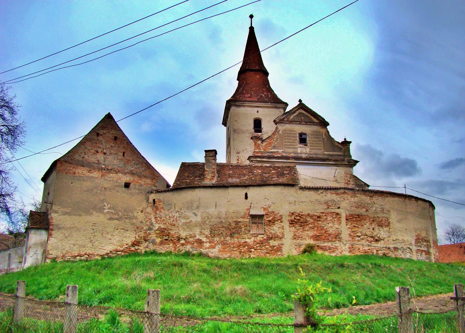 Agârbiciu fortified church