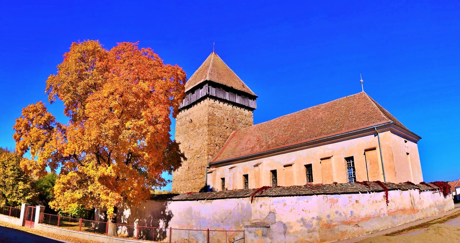 Bărcut fortified church