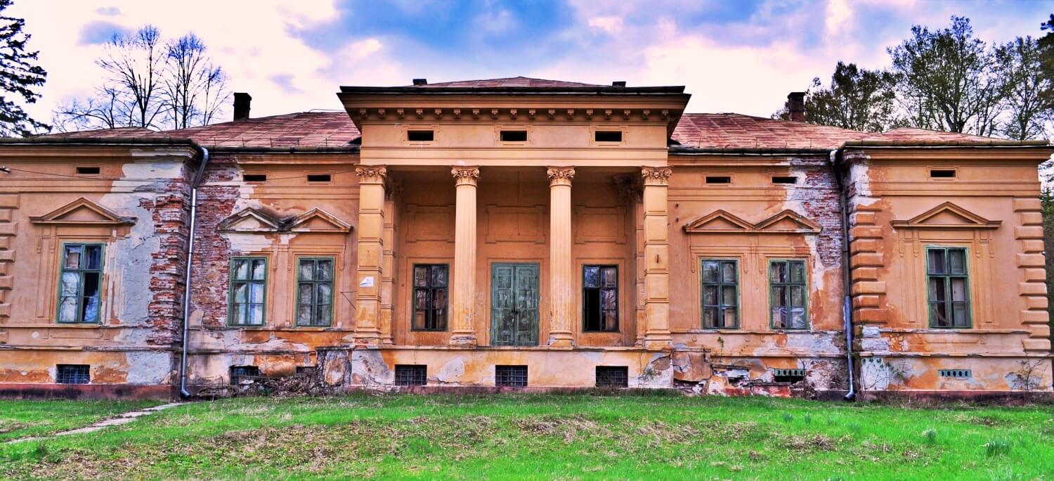 Konopi Castle in Odvoș