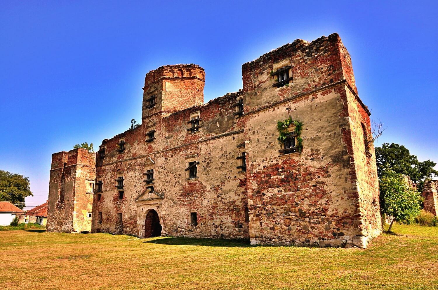 Lónyai Castle (Medieșu Aurit)