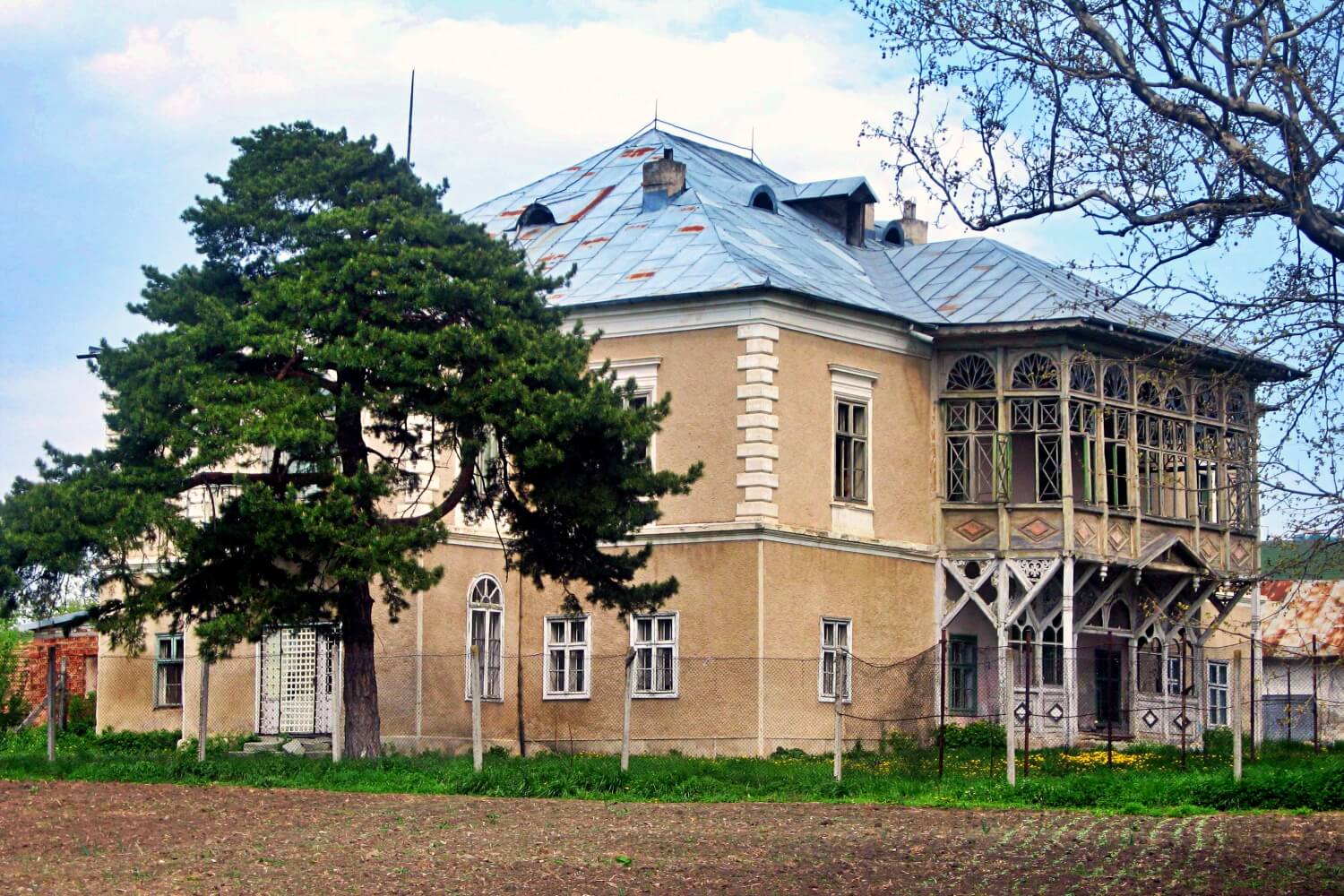 Cantacuzino mansion in Șerbești