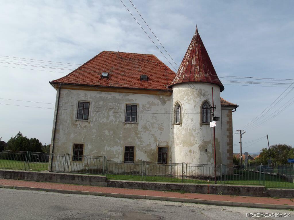 Oponice manor