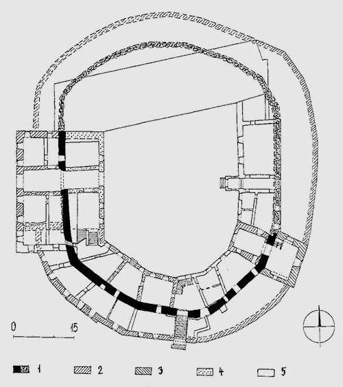Legend to the ground plan:An attempt at a rough analysis of the floor plan of the chateau: 1 - perimeter walls, 2 - masonry probably before 1425, 3 - late Gothic tower, 4 - hypothetical origin, 5 - other, unclassifiable