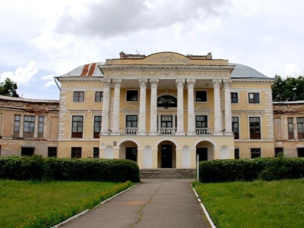 Grokholsky Palace Mozhaiskogo in Voronovitsa