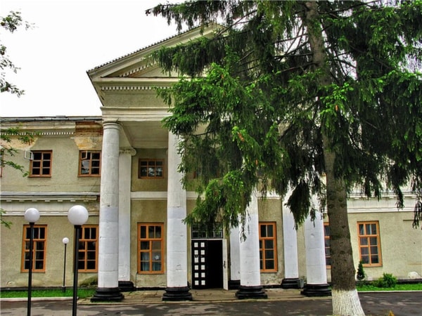 Palace in village Murovani Kurylivtsi