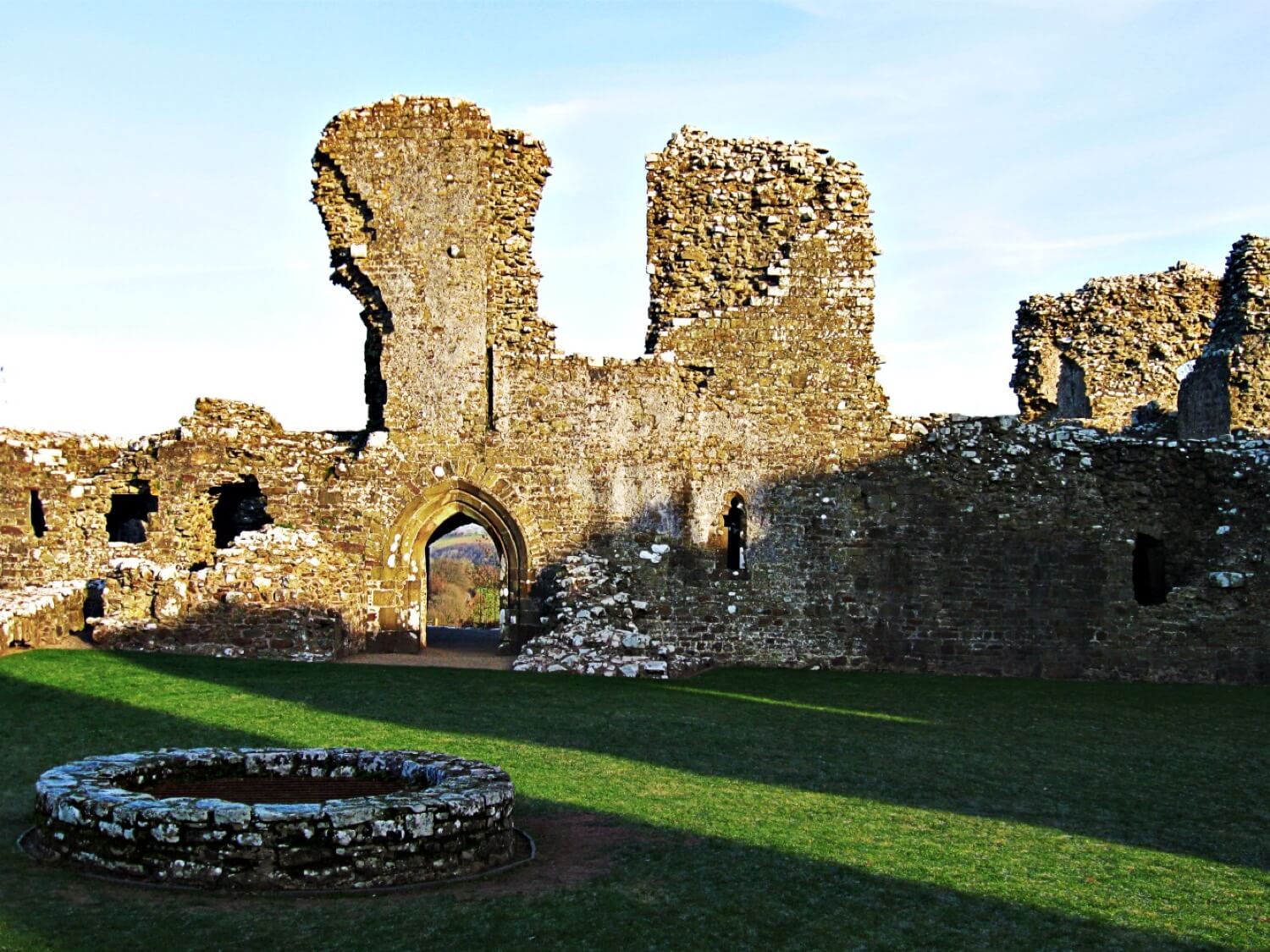 Llawhaden Castle