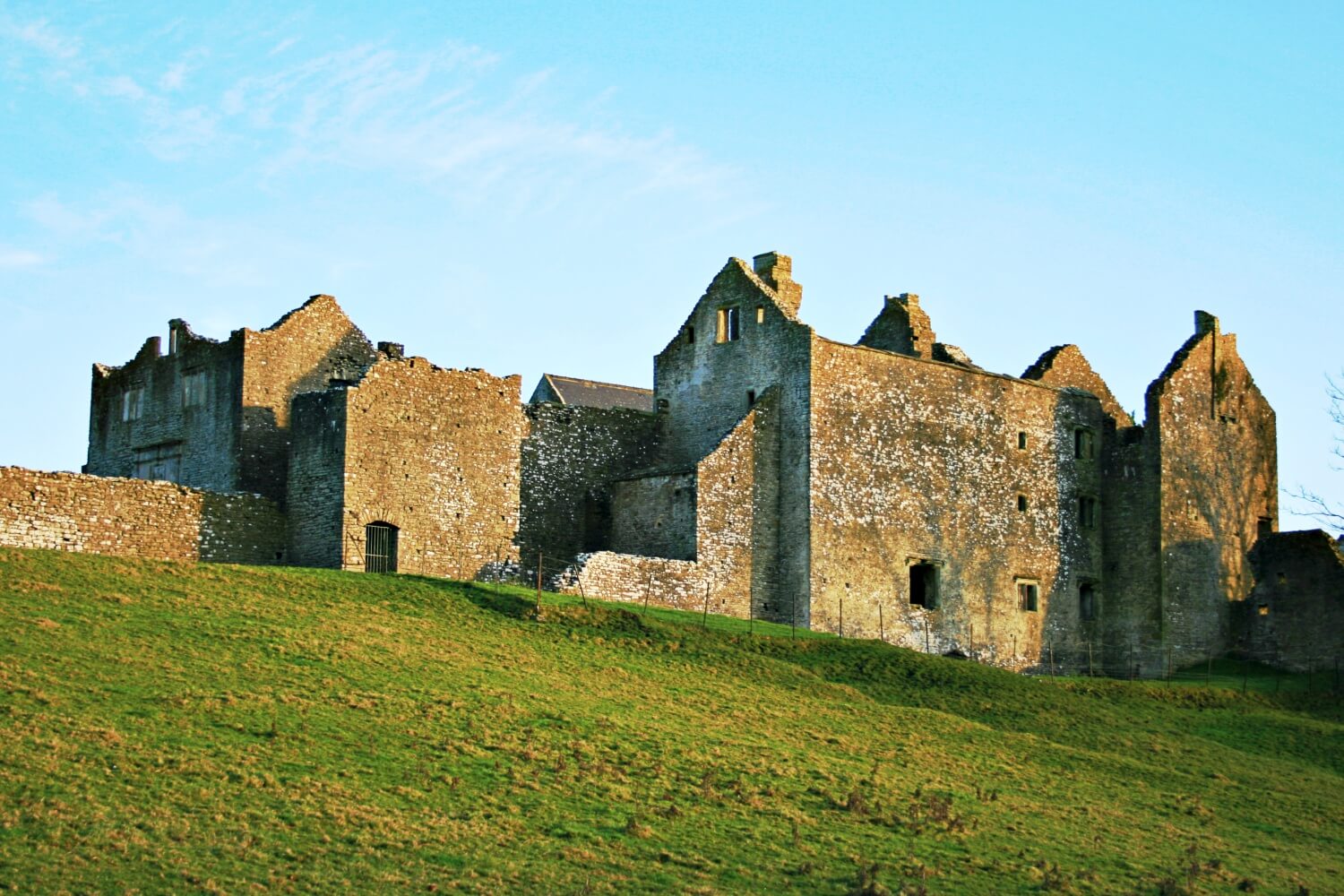 Old Beaupre Castle